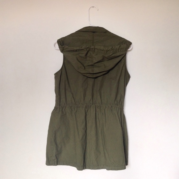 Sleeveless Jacket - Picture 2 of 2